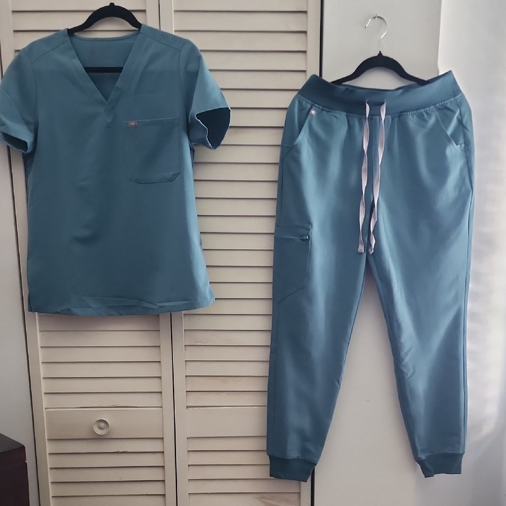 Figs Charcol Blue Scrub Sets with Pocket. CATARINA TOP AND MEDIUM JOGGERS